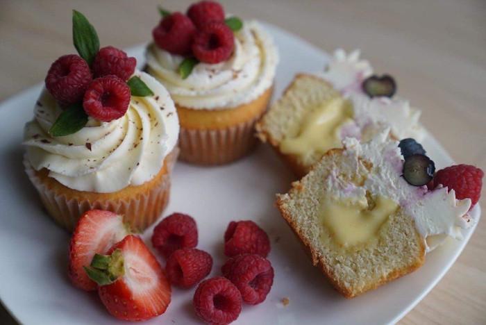 Vanilla Cupcakes with strawberry/ raspberry confit or with orange/lemon curd